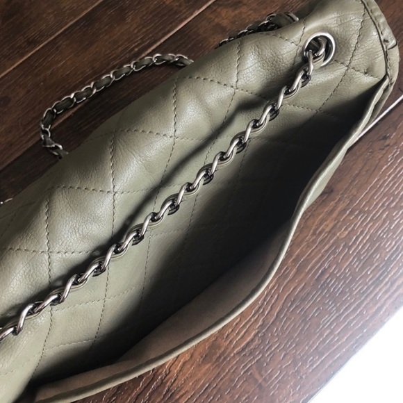 Authentic Chanel Flap Classic Quilted CC Shoulder Chain Bag - Picture 7 of 15